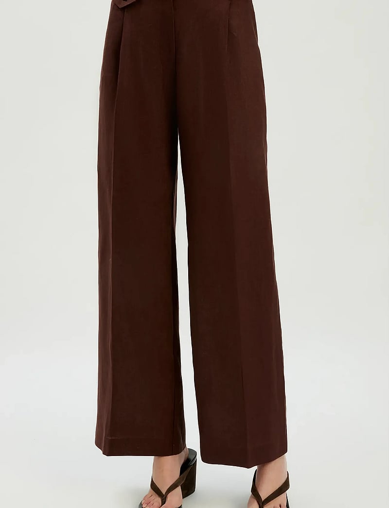 Bardot - GEORDY HIPSTER LINEN PANT - bukser med brede ben - chocolate - 0