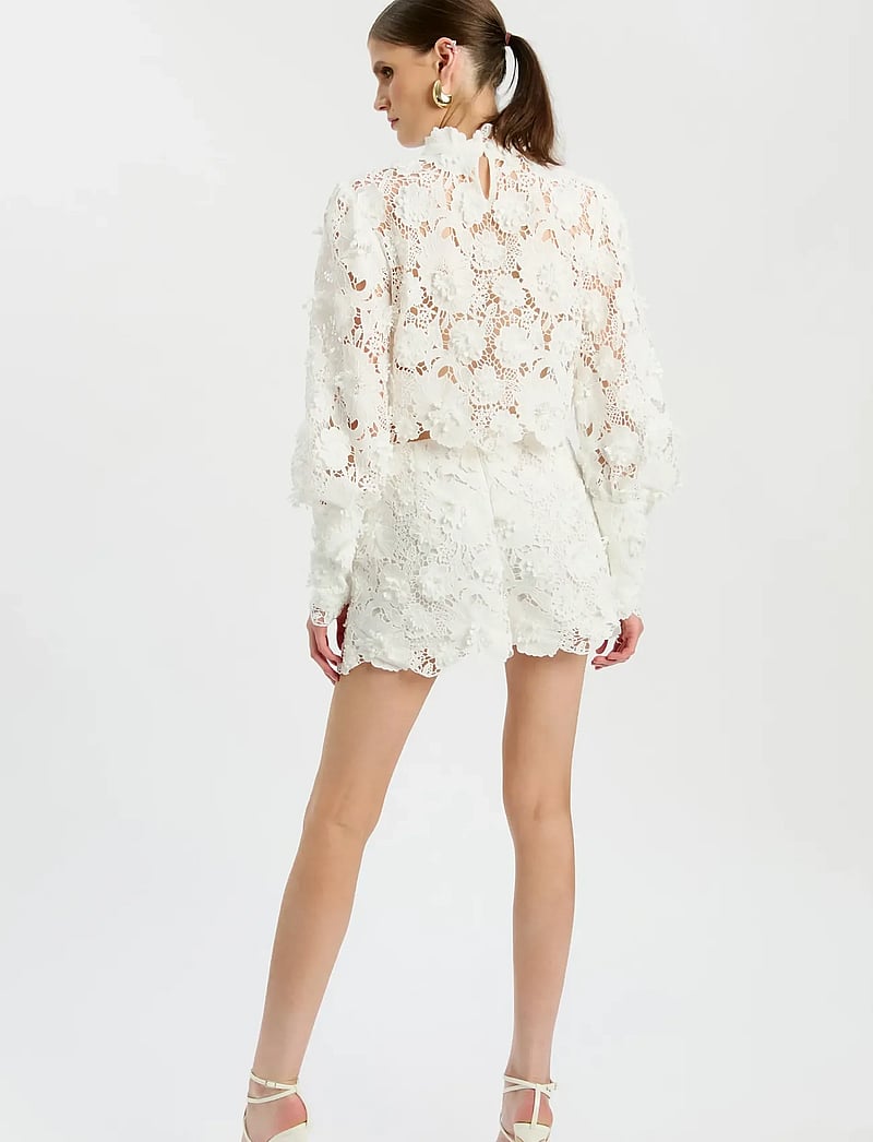 Bardot - AMYRA HIGH WAISTED SHORT - casual shorts - ivory - 4