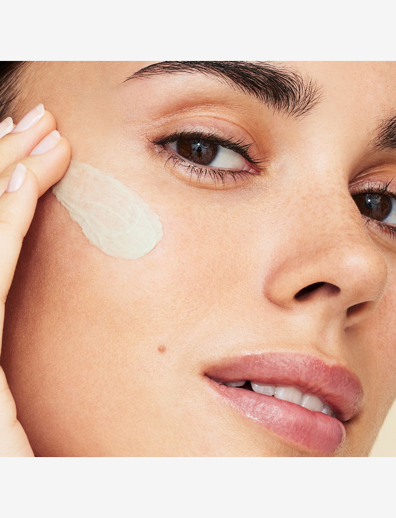 bareMinerals - Prime time redness reducer - meikit - 1018 - 2