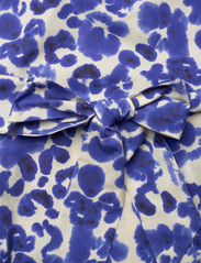 Baum und Pferdgarten - AIKI - skjortekjoler - floating flower purple - 5