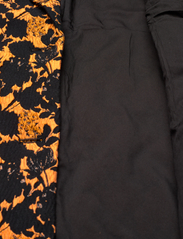 Baum und Pferdgarten - BIA - odzież imprezowa w cenach outletowych - orange black flower - 6