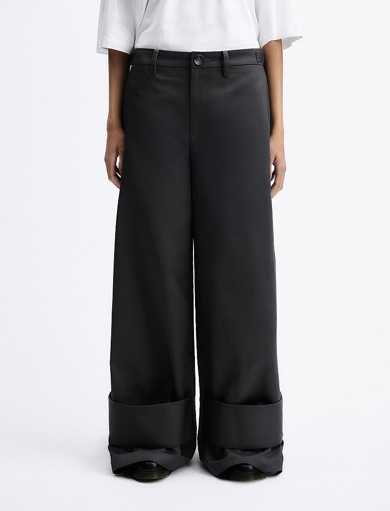 BECH - BECH Pleated Trousers - casual byxor - ebony - 0