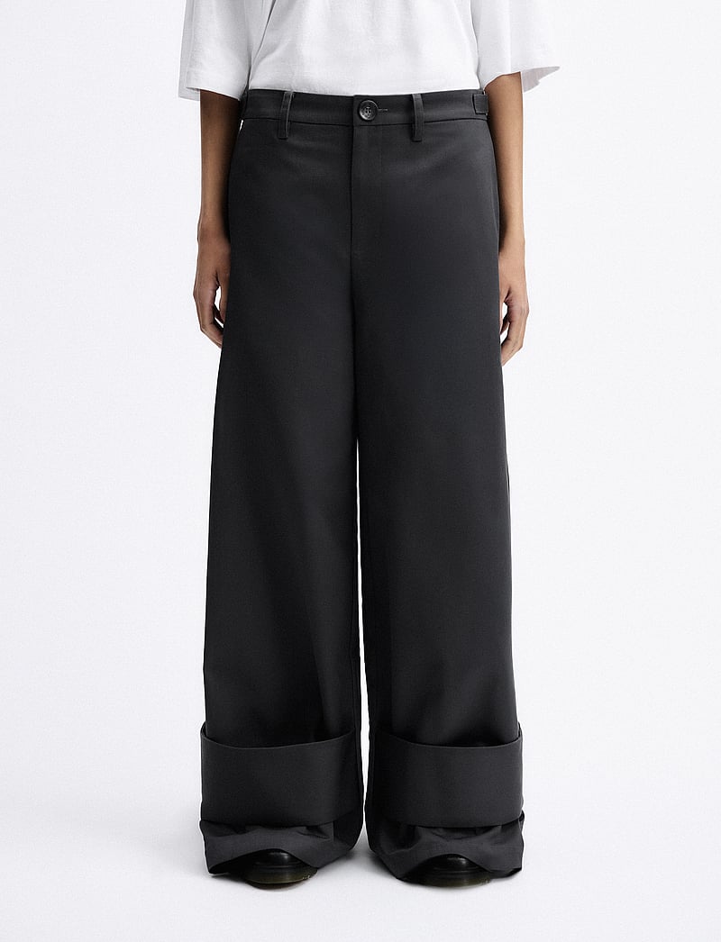 BECH - BECH Pleated Trousers - casual byxor - ebony - 5