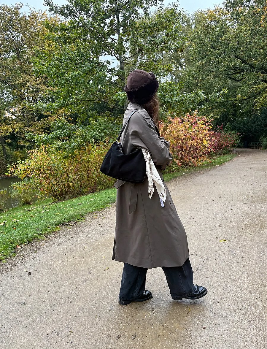 Becksöndergaard - Suede Ginni Medi Bag - modetrender - black - 0