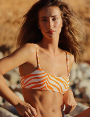 Becksöndergaard - Zecora Ezra Bikini Top - bandeau-bikini - persimmon orange - 2