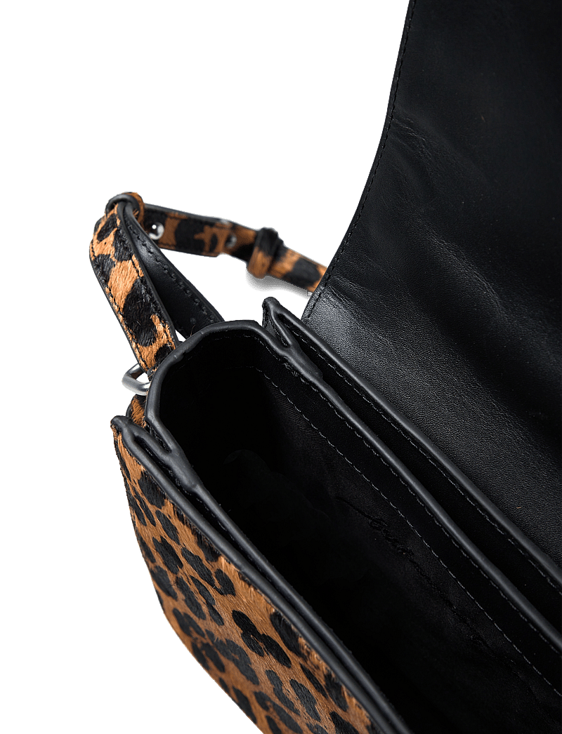 Becksöndergaard - Leopa Leather Iris Buckle Bag - modetrender - black - 3