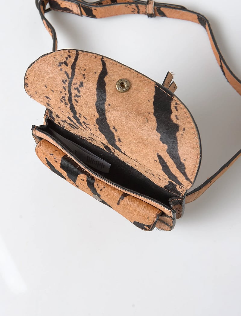 Becksöndergaard - Tigarea Belt Bag - fashion trends - brown sugar - 4