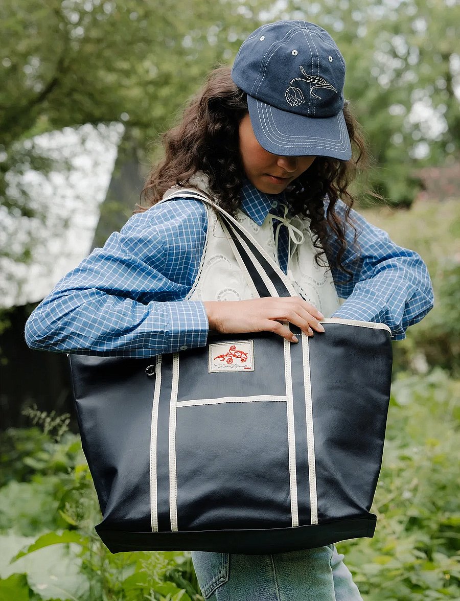 Becksöndergaard - Solid Coated Aubrey Bag - tote bags - navy blue - 0