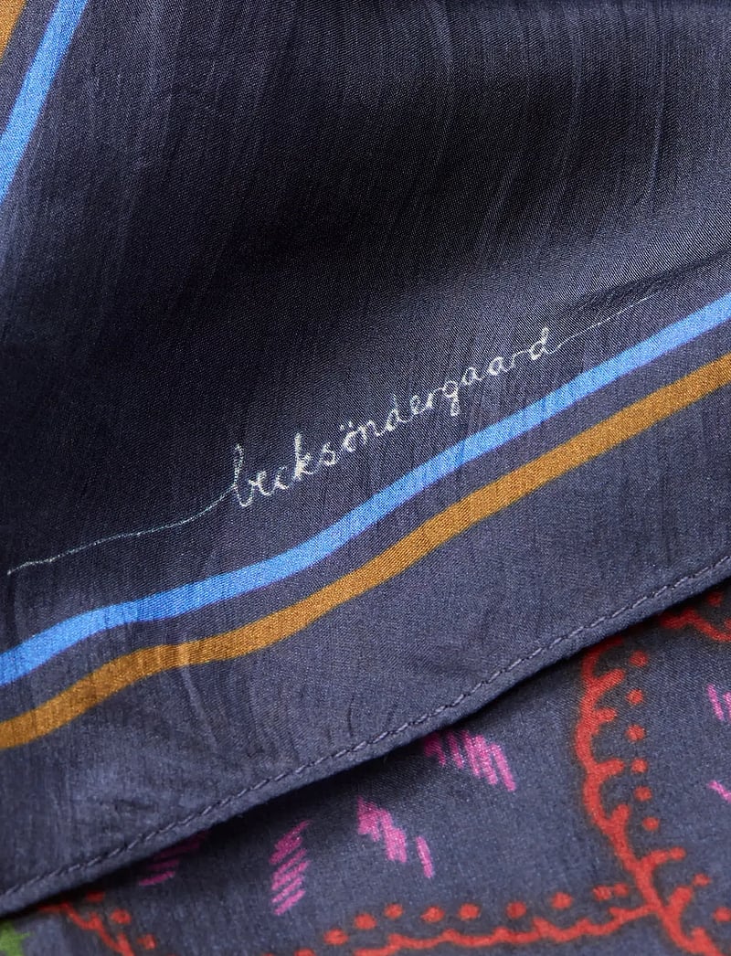 Becksöndergaard - Efloria Triangle Taby Scarf - tynde tørklæder - naval academy blue - 2