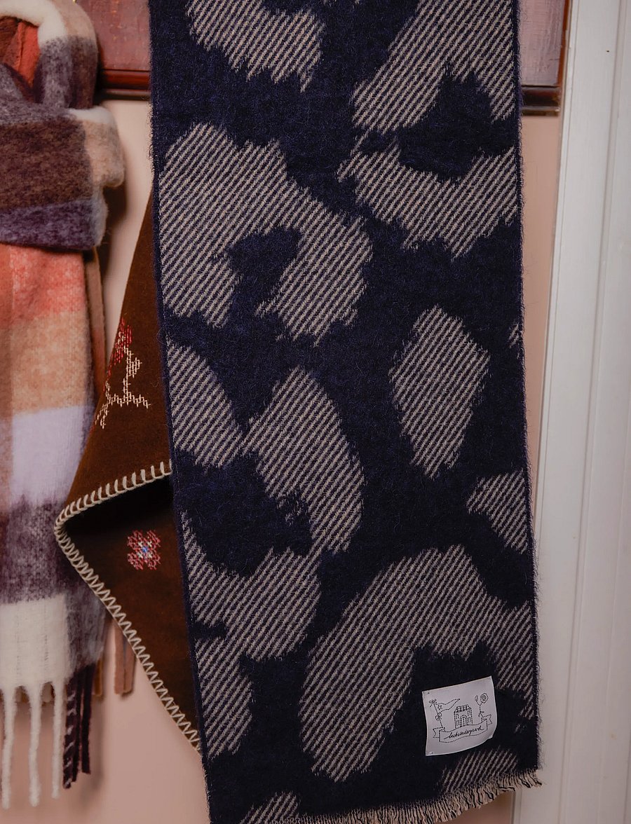 Becksöndergaard - Graphileola Wool Scarf - naval academy blue - 2