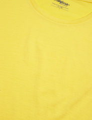 Bergans - Urban Wool W Tee - t-shirts - pineapple - 2