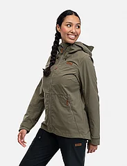 Bergans - Nordmarka Leaf Light Wind Jacket Women - takit & päällystakit - green mud - 5