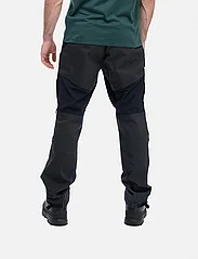 Bergans - Nordmarka Favor Outdoor Pants Men - spodnie sportowe - dark shadow grey/black - 4