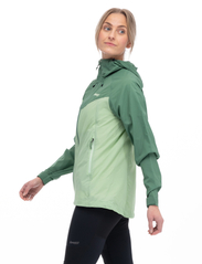 Bergans - Skar Light Windbreaker Jacket Women - light jade green/dark jade green - 4