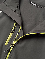 Bergans - Sjoa Light Softshell Youth Jacket Solid Charcoal 128 - softshell jackets - solid charcoal - 2