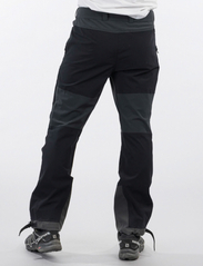 Bergans - Bekkely Hybrid Pants - bikses āra aktivitātēm - black / solid charcoal - 3