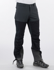 Bergans - Bekkely Hybrid Pants - bikses āra aktivitātēm - black / solid charcoal - 4
