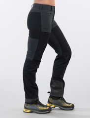 Bergans - Bekkely Hybrid W Pants - bikses āra aktivitātēm - black / solid charcoal - 5