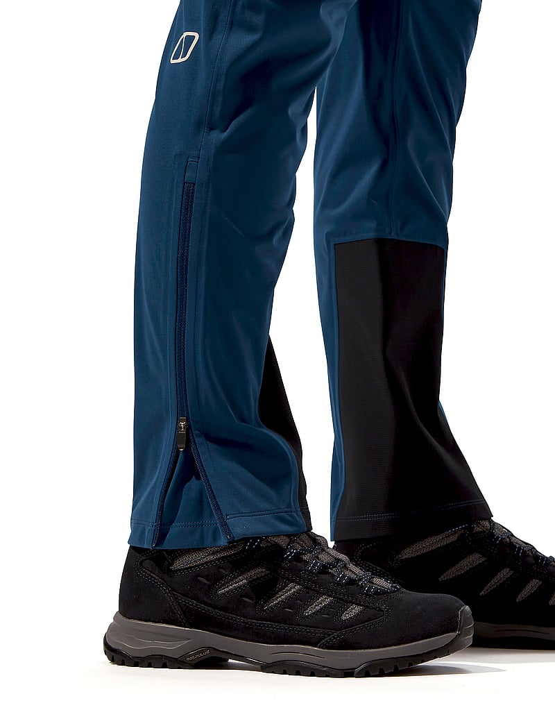 Berghaus - BG W RIDGE-ROAMER SOFTSHEL PNT - fritidsbukser - hale navy - 4