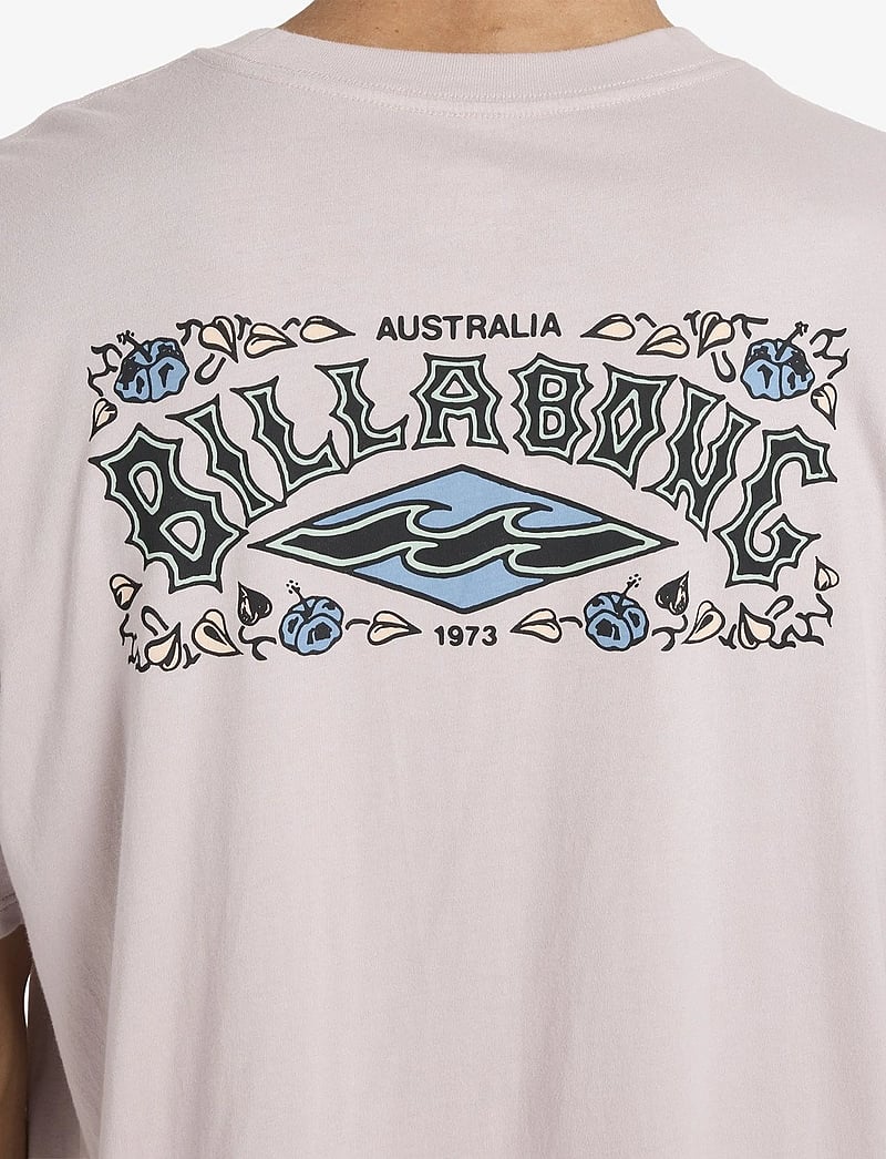Billabong - HERITAGE ARCH PREMIUM SS - oberteile & t-shirts - dusty purple - 5