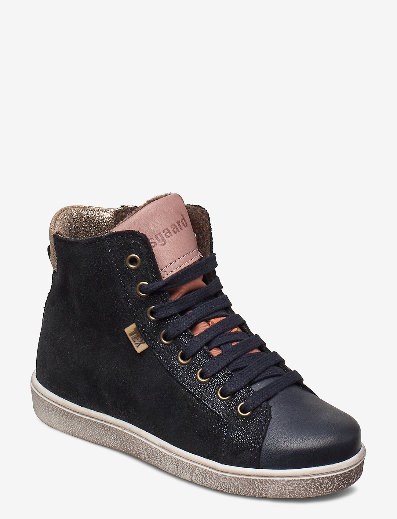 Bisgaard - bisgaard debbie - night - 3