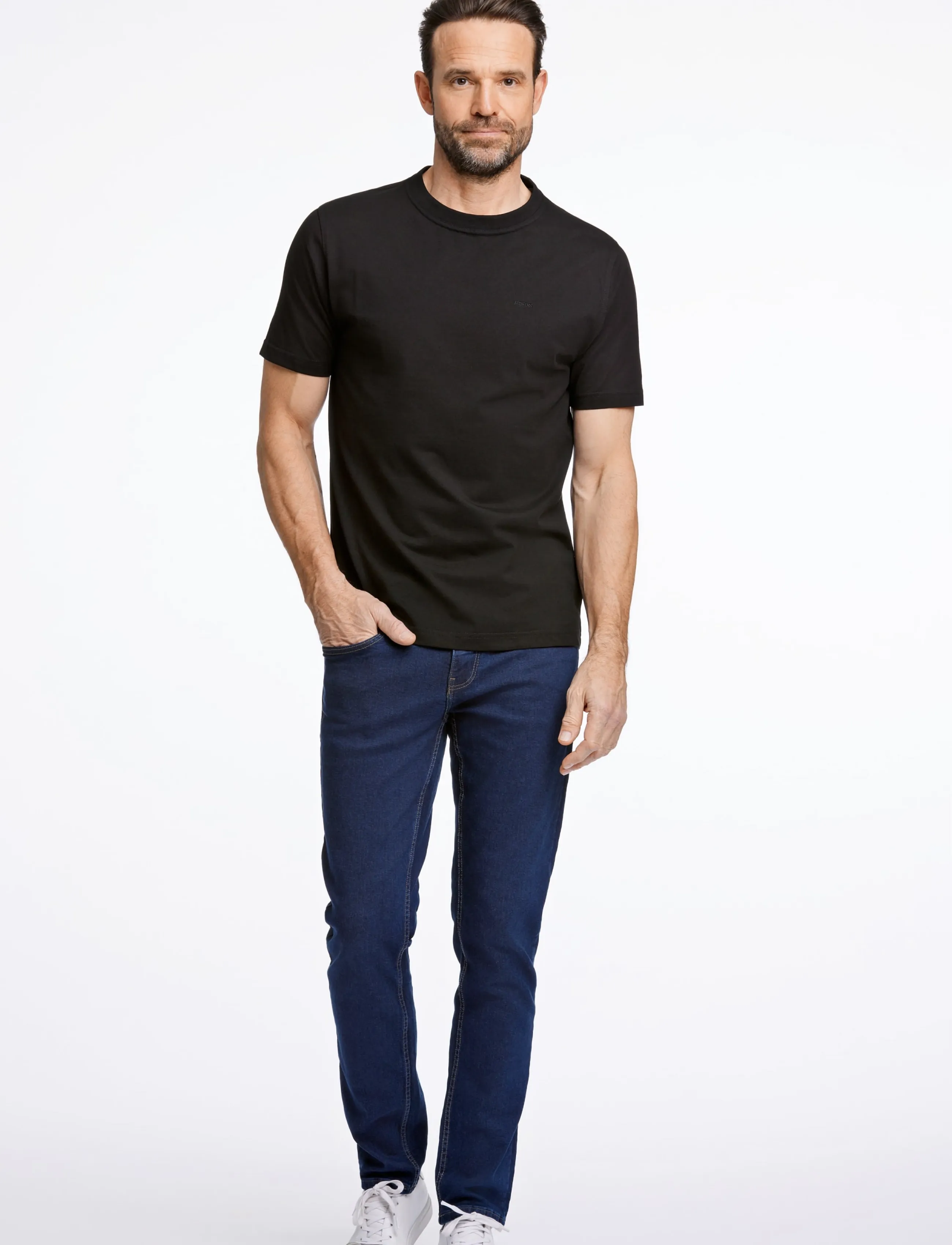 Bison - Basic o-neck tee with small BISON logo - t-shirts - black - 4