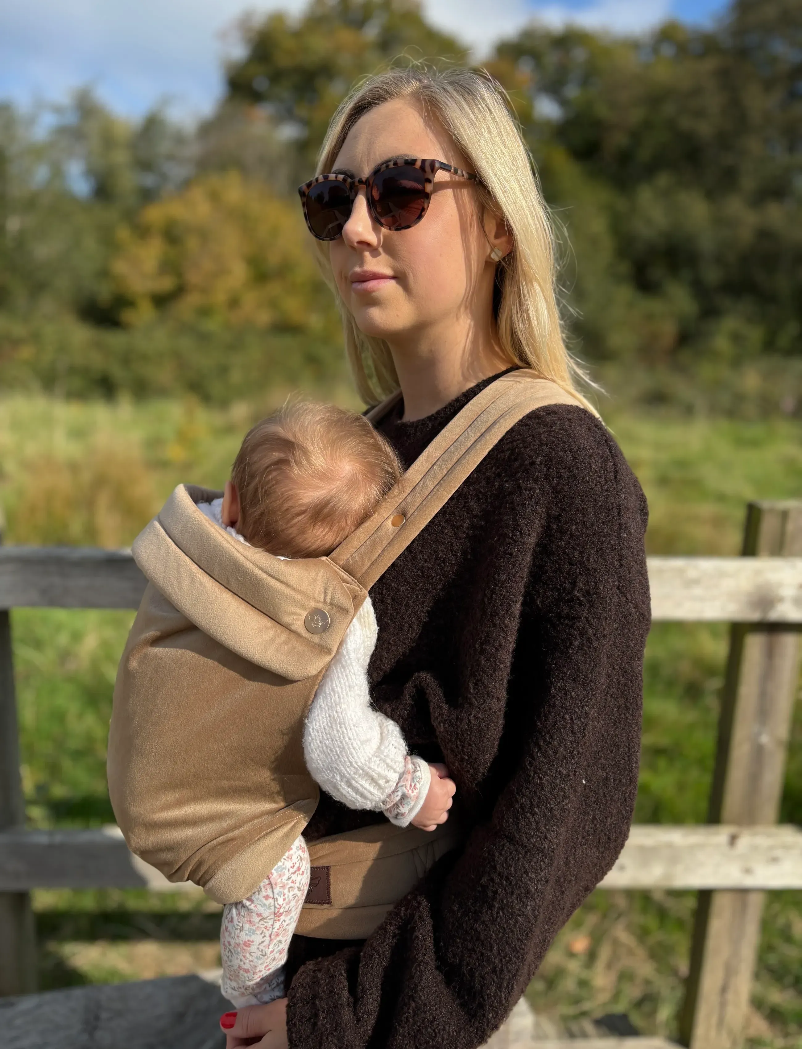 Bizzi Growin Nomad Velvet Baby Carrier, One Size, Brown, Baby Og Graviditet > Baby Carriers & Baby Wraps, Børn