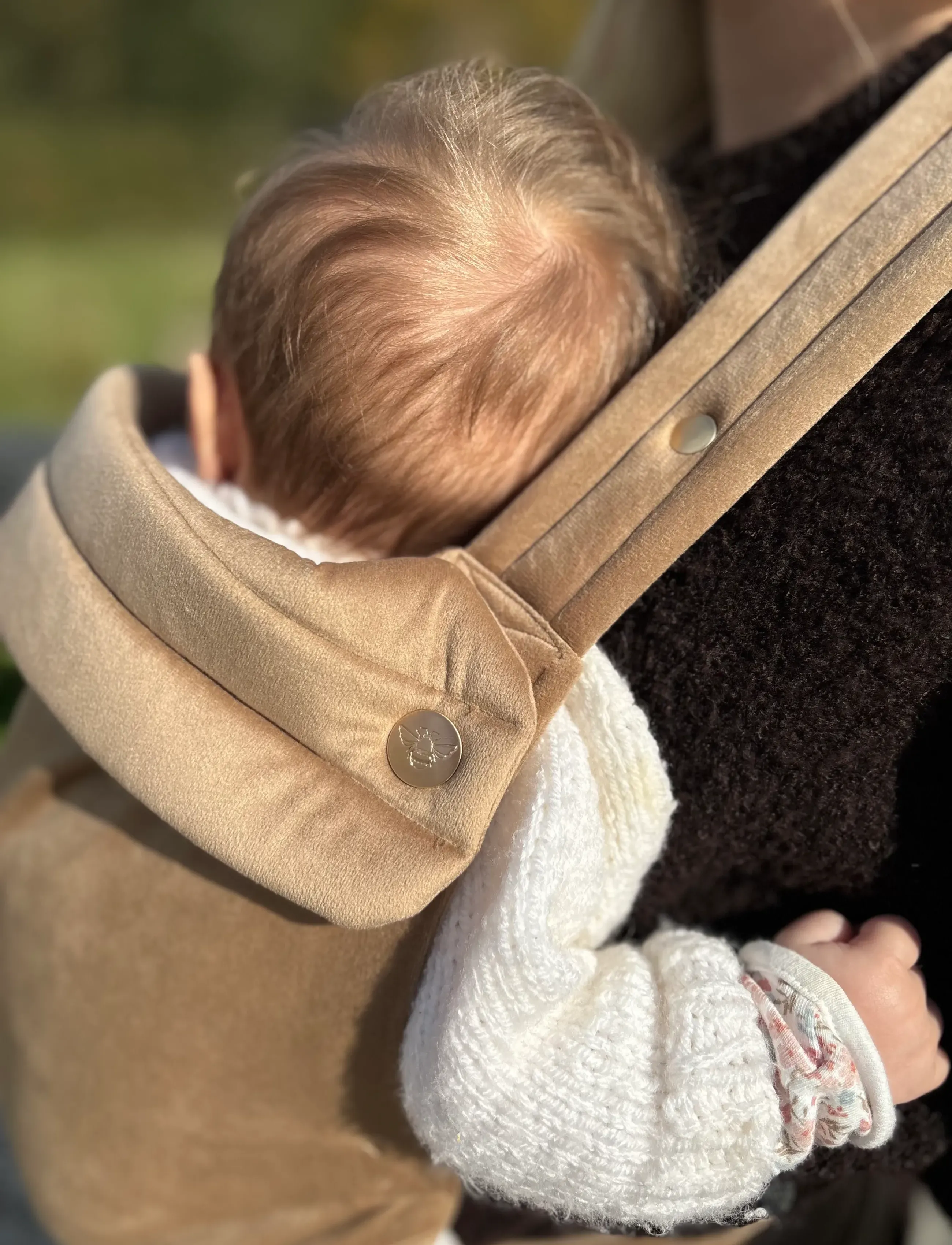 Bizzi Growin - Nomad Velvet Baby Carrier - bæreseler - almondine - 2
