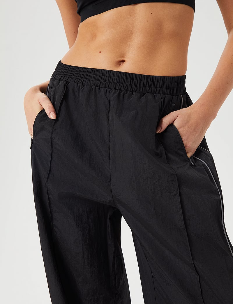 Björn Borg - STUDIO PARACHUTE PANTS - trainingshosen - black beauty - 5