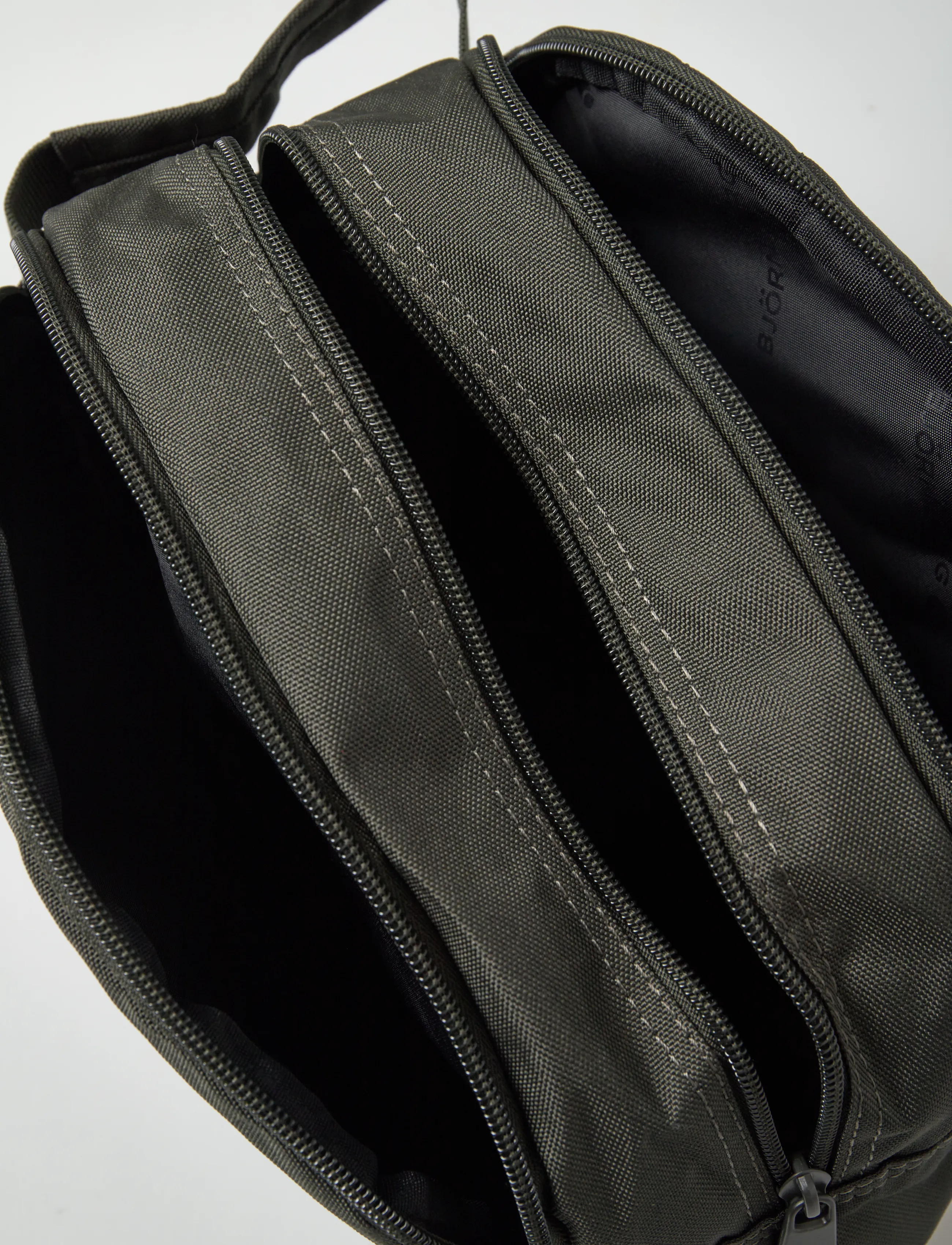 Björn Borg - CORE WASH BAG STANDING - bag accessories - forest night - 5