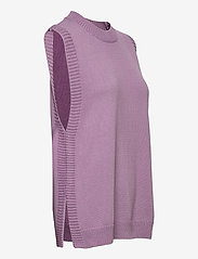 Blanche - Sea Vest - knitted vests - scene - 3
