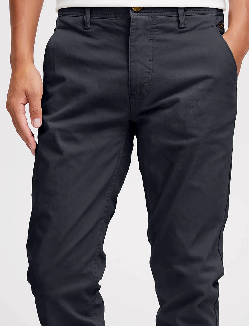 Blend - BHNATAN PANTS - chino püksid - dark navy blue - 5