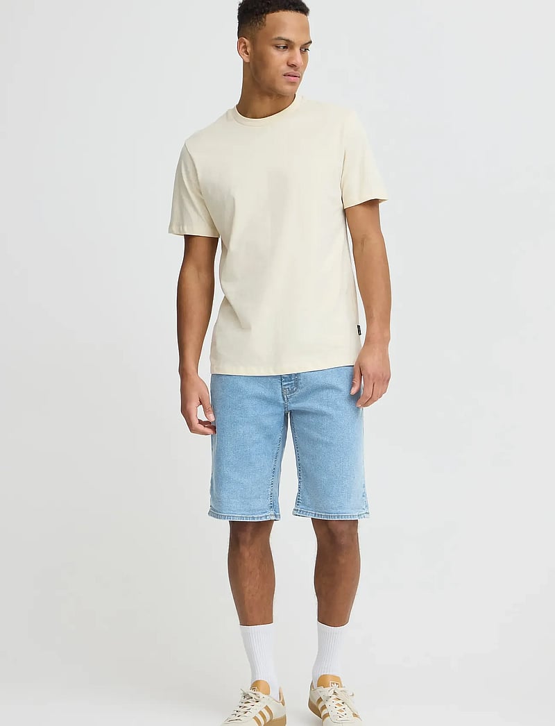 Blend - BHTWISTER 3326 S/REG NOOS - jeans shorts - denim unwashed light blue - 0