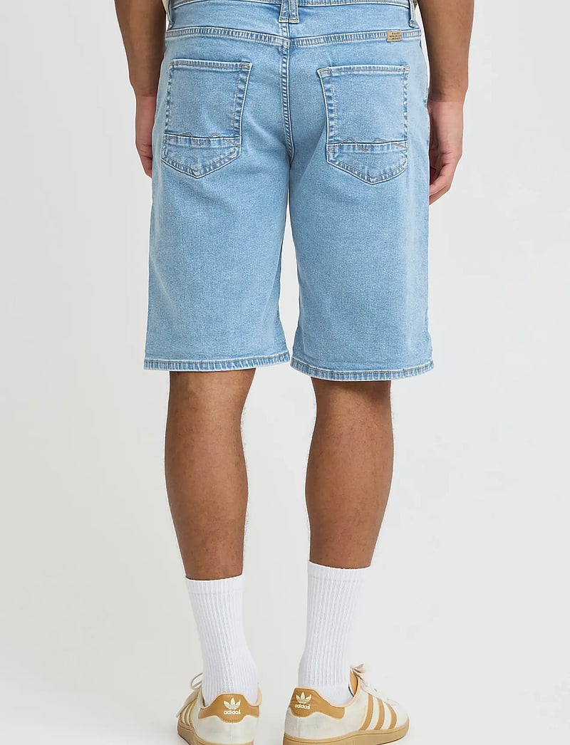 Blend - BHTWISTER 3326 S/REG NOOS - jeans shorts - denim unwashed light blue - 3