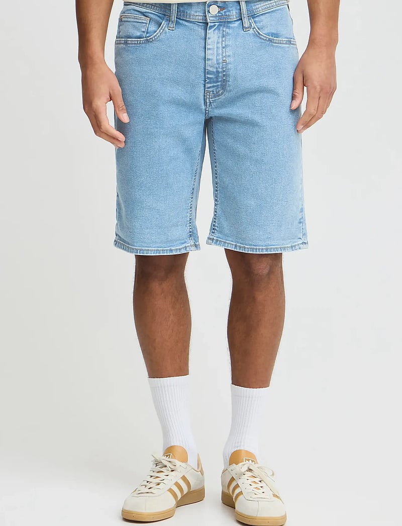 Blend - BHTWISTER 3326 S/REG NOOS - jeans shorts - denim unwashed light blue - 5