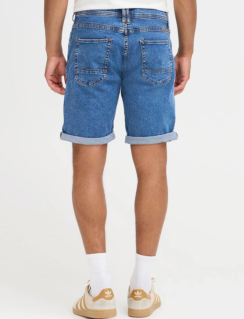 Blend - BHTWISTER 3326 S/REG NOOS - jeans shorts - denim unwashed middle blue - 3