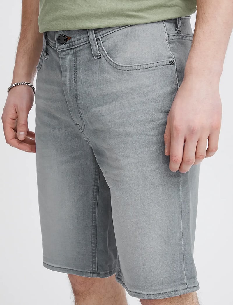 Blend - BHTWISTER 3326 S/REG NOOS - jeans shorts - denim lightgrey-23 - 4