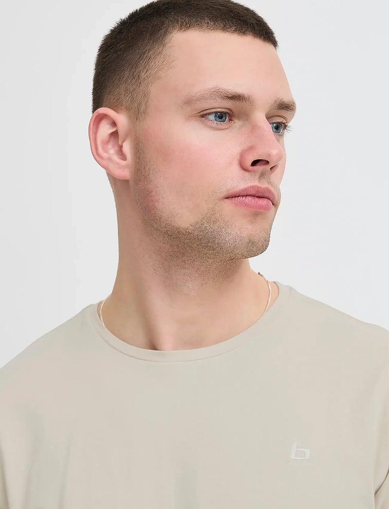 Blend - BHDINTON LOGO TEE CREW - kortärmade t-shirts - oyster gray - 5