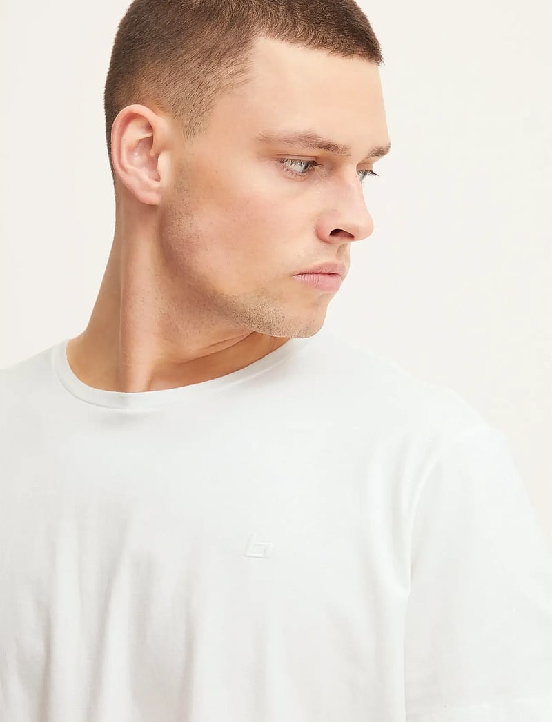 Blend - BHDINTON LOGO TEE CREW - short-sleeved t-shirts - snow white - 5