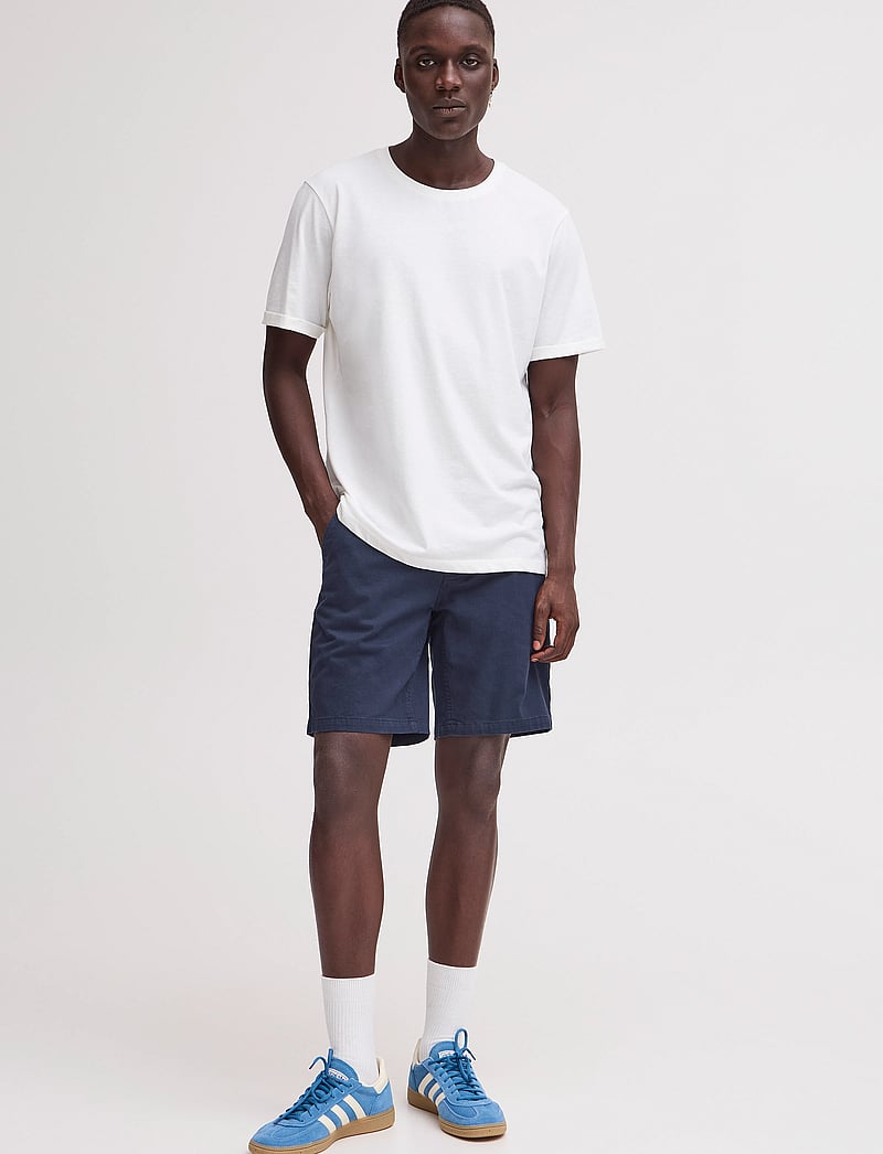 Blend - BHEDNAN twill shorts - chinos shorts - dress blues - 0