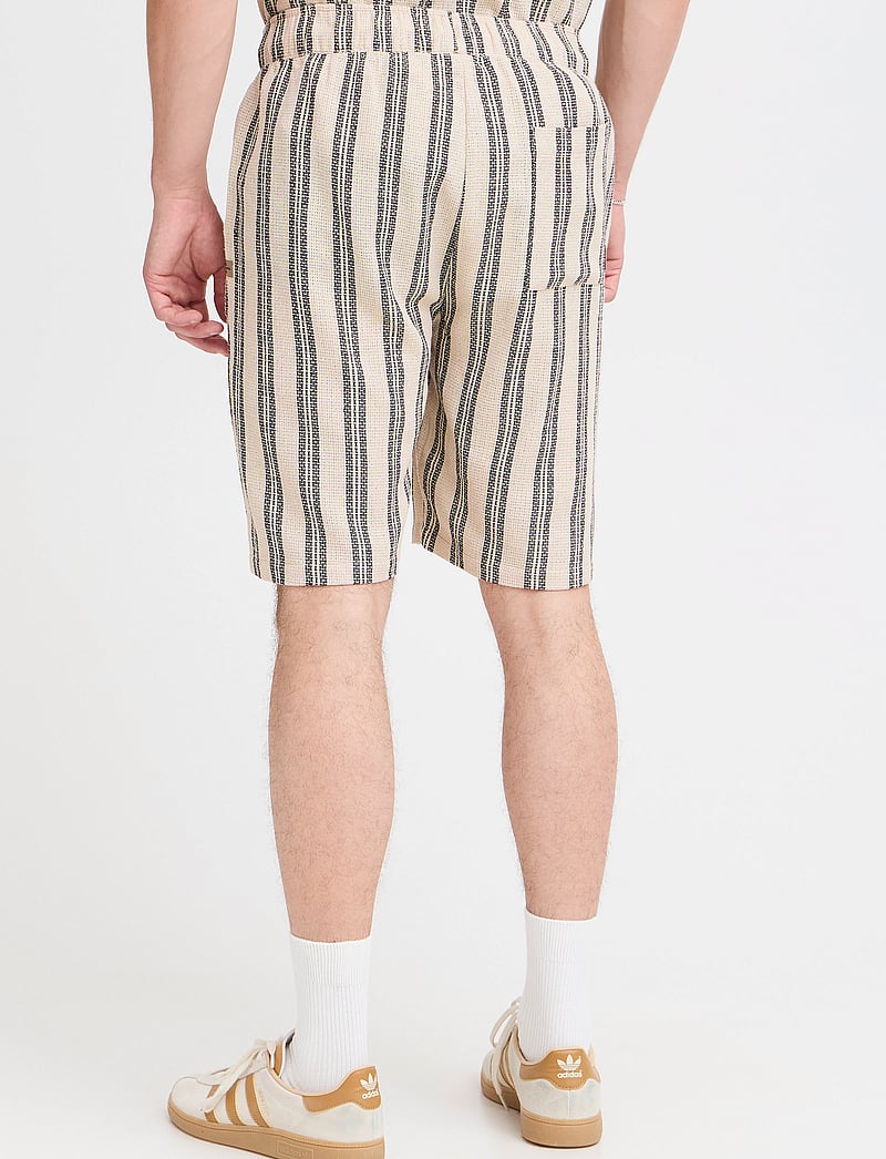 Blend - BHMORGAN Shorts - casual shorts - bleached sand - 3