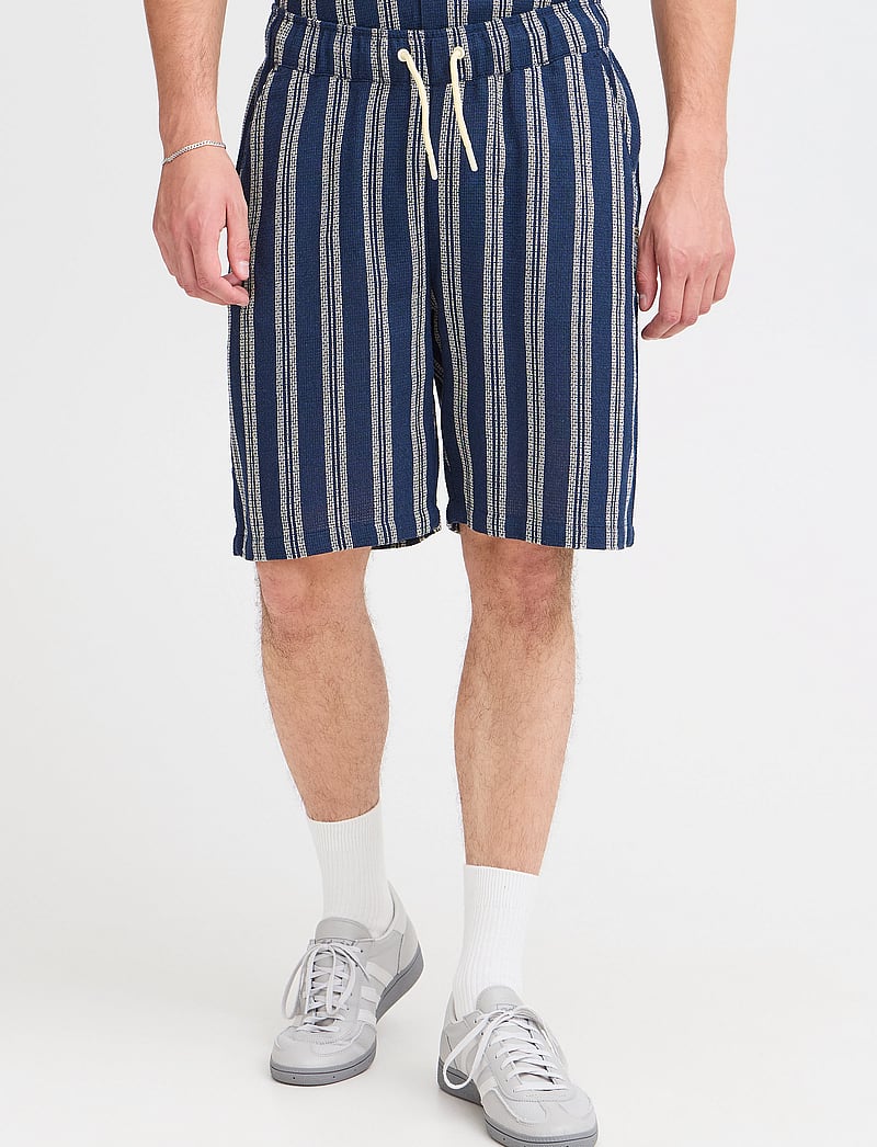 Blend - BHMORGAN Shorts - lühikesed vabaajapüksid - dress blues - 4