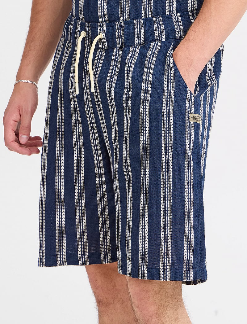 Blend - BHMORGAN Shorts - lühikesed vabaajapüksid - dress blues - 5