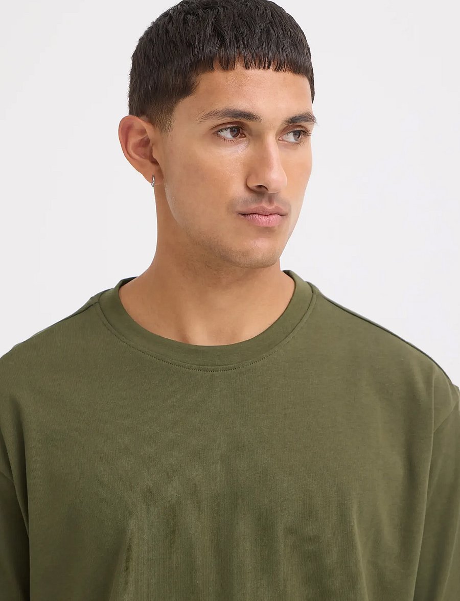Blend - BHFISHER OVERSIZE TEE NOOS - kurzärmelige t-shirts - olive night - 4