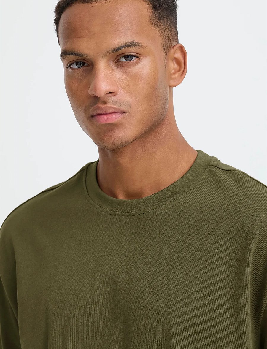Blend - BHFISHER OVERSIZE TEE NOOS - lühikeste varrukatega t-särgid - olive night - 5
