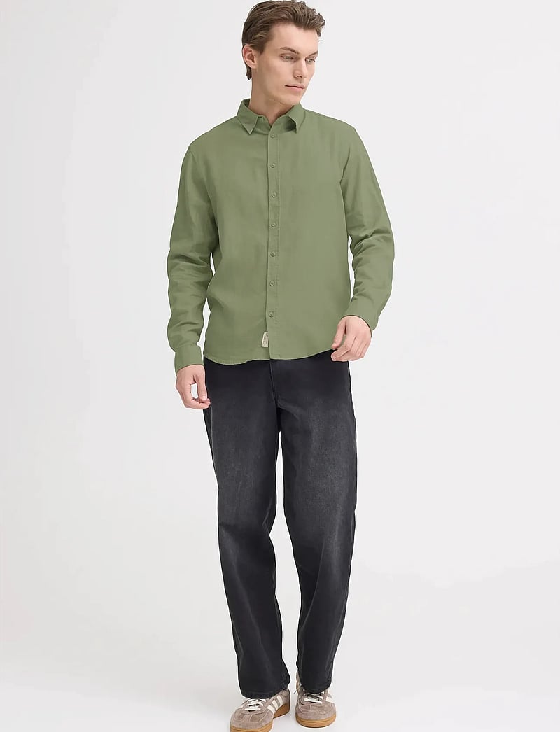 Blend - BHBOBBY LINEN L/S - hørskjorter - oil green - 0