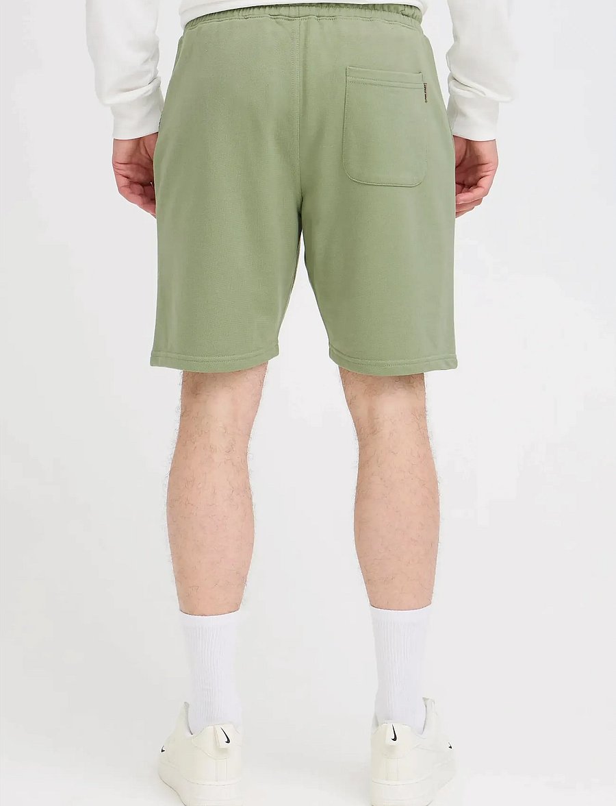 Blend - BHBRODY SHORTS - lühikesed dressipüksid - oil green - 3