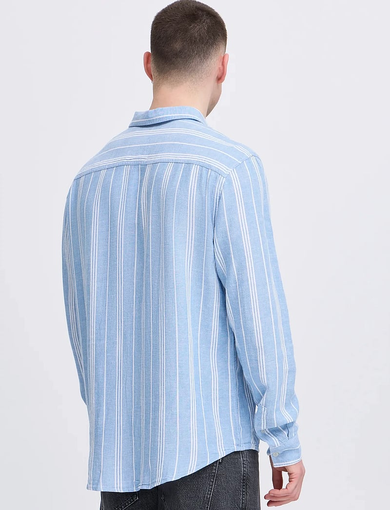 Blend - BHBOBBY LINEN STRIPE - randiga skjortor - airy blue - 3