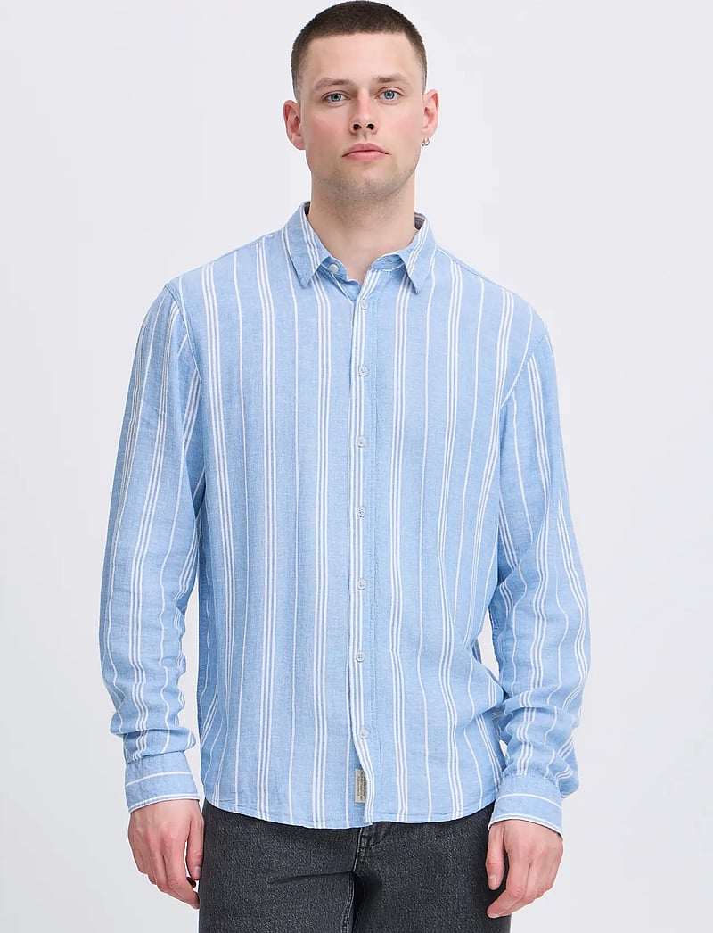 Blend - BHBOBBY LINEN STRIPE - randiga skjortor - airy blue - 5