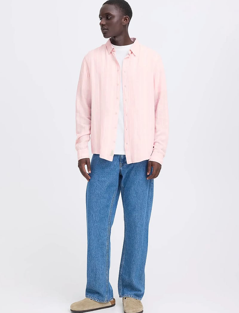 Blend - BHBOBBY LINEN STRIPE - stribede skjorter - chalk pink - 0